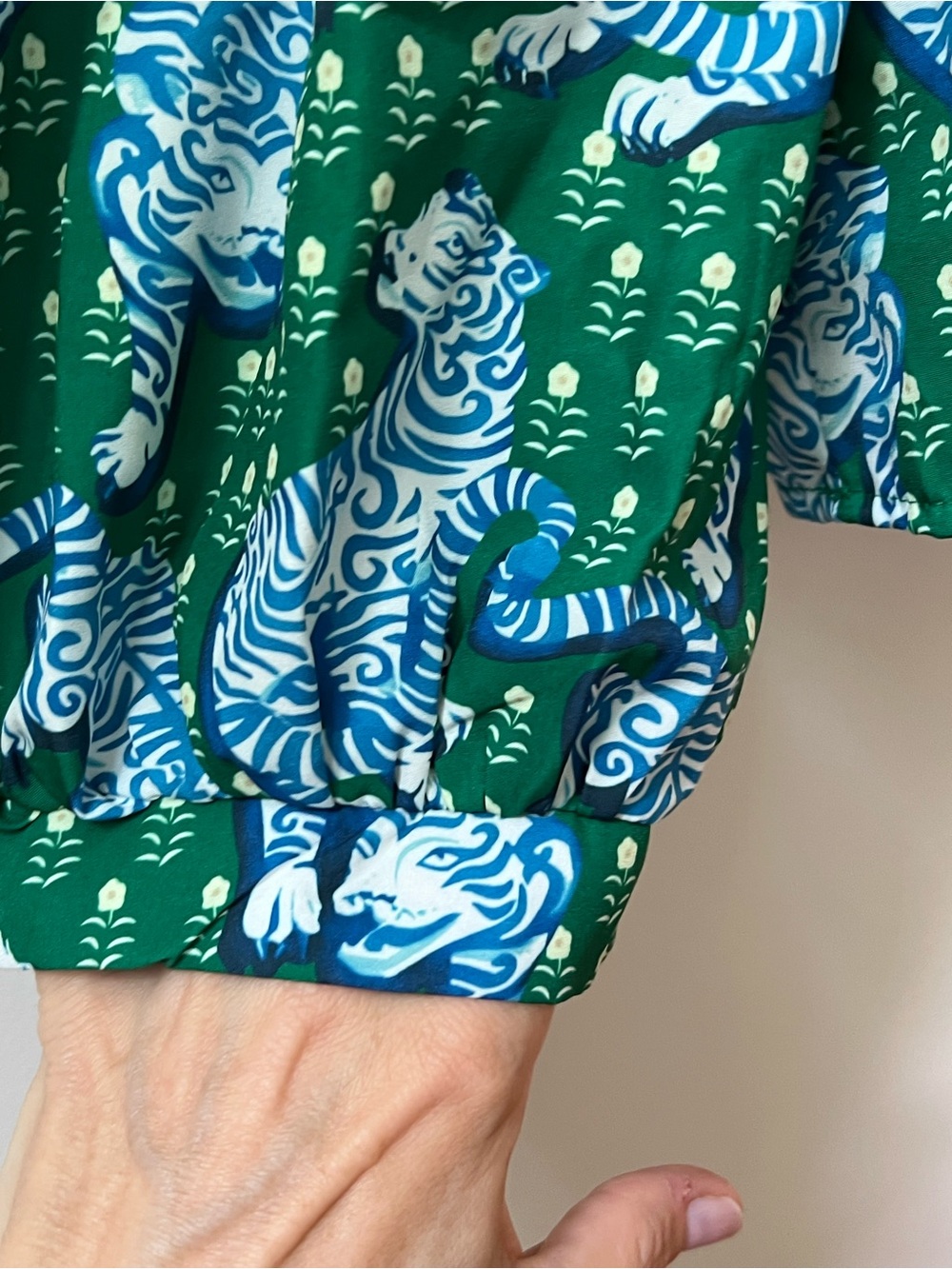 Green Blue Tiger Print Ruffle Neck Puff Sleeve Blouse XL - Picture 3 of 5